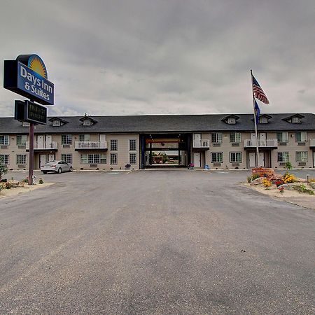 Days Inn & Suites By Wyndham Lolo Esterno foto