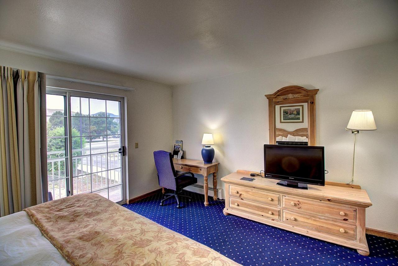Days Inn & Suites By Wyndham Lolo Esterno foto