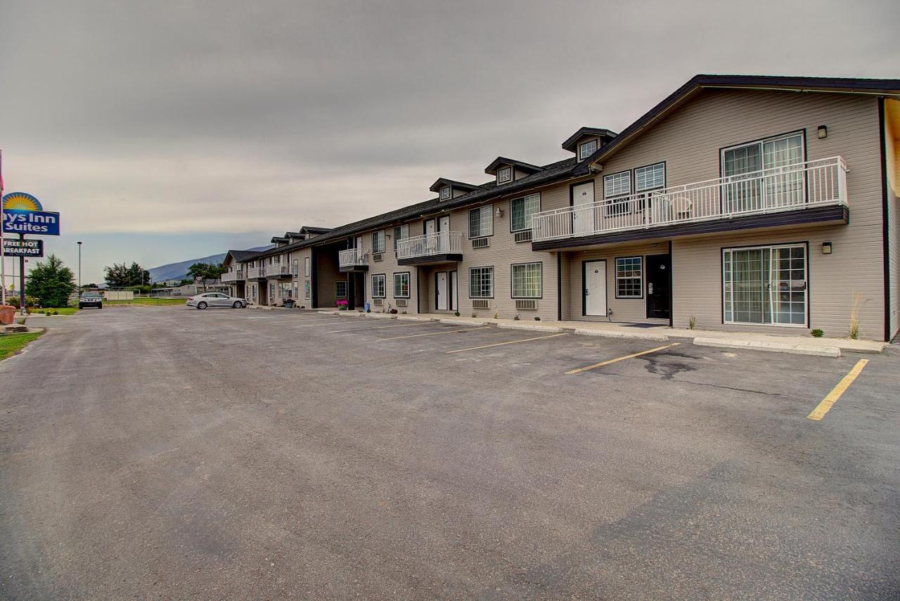 Days Inn & Suites By Wyndham Lolo Esterno foto