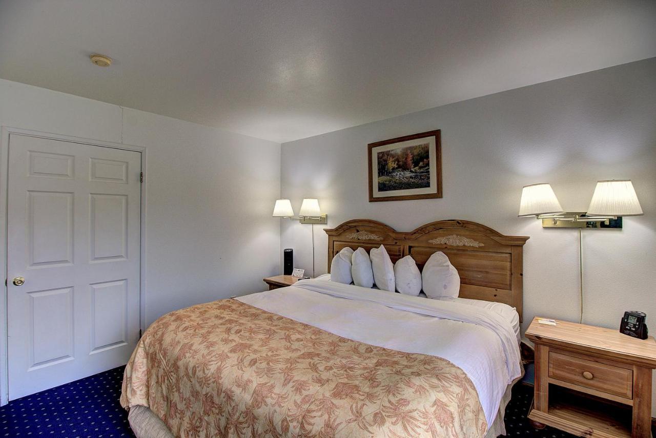 Days Inn & Suites By Wyndham Lolo Esterno foto